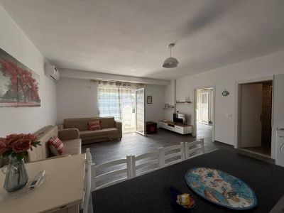 1+1 Apartment in a new building, furnished and close to the sea