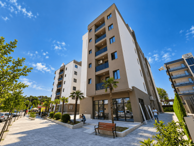 Golem – novostavba, 2-izbový apartmán (65,8 m²) s bazénom, dokončený v roku 2026, ihneď na nasťahovanie