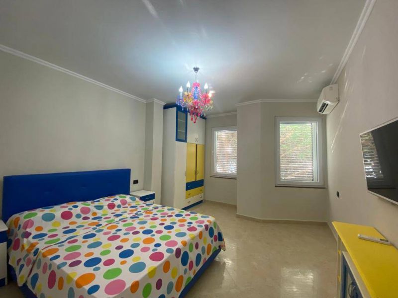 Albania, large apartment in a great location with a view of the sea - 8