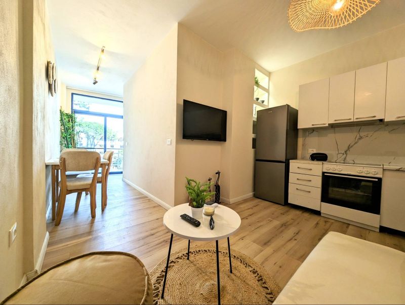 Stylish 1+1 apartment with a balcony in Golem - 1