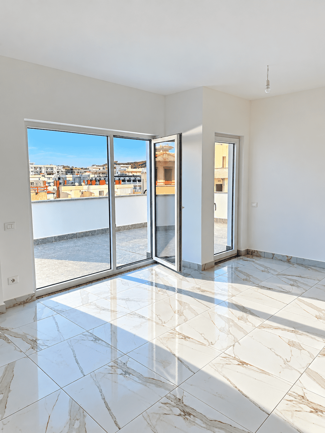 Golem - priestranný 3-izbový apartmán s výhľadom na more a veľkou terasou - 1
