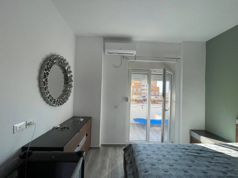 Priestranný, novozariadený 2+1 apartmán pri mori - 9