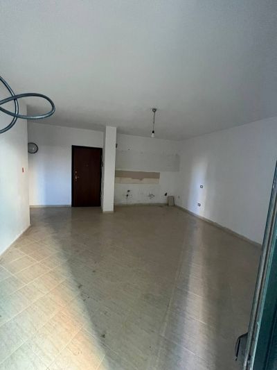 2-room apartment on the ground floor, parking in the complex - 4