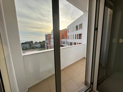 Apartmán s dvoma spálňami, dvoma kúpelňami a výhľadom na more + terasa - 12